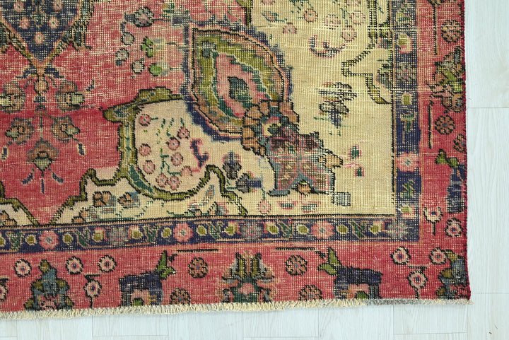 red Medium rug 5' 6" x 8' 10"