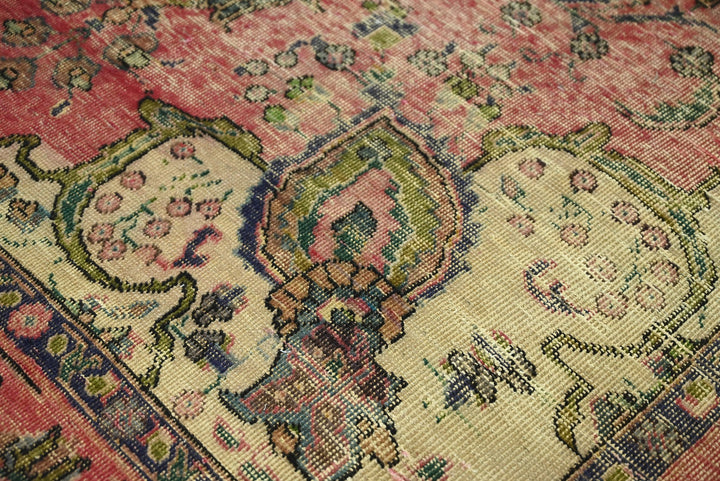 red Medium rug 5' 6" x 8' 10"