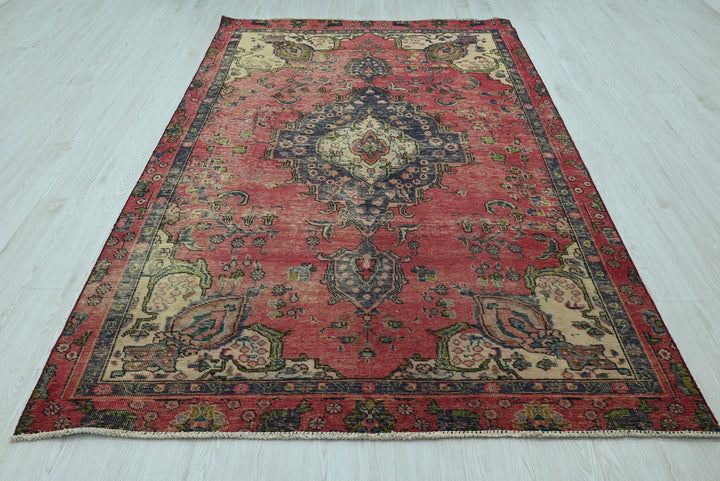 red Medium rug 5' 6" x 8' 10"