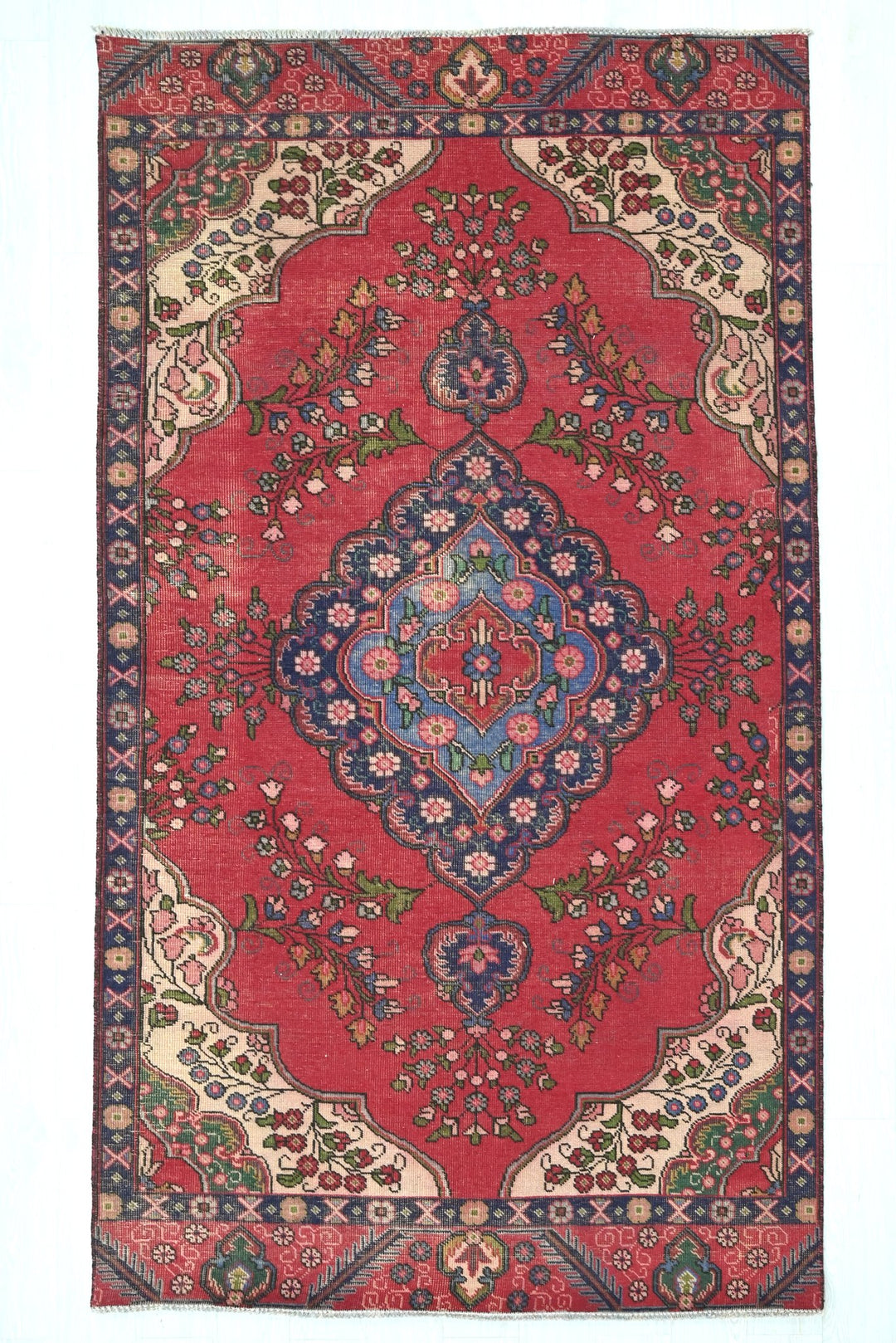 red Medium rug 4' 9" x 8' 10"