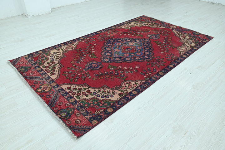 red Medium rug 4' 9" x 8' 10"