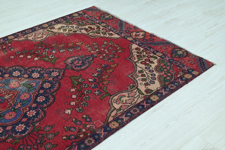 red Medium rug 4' 9" x 8' 10"