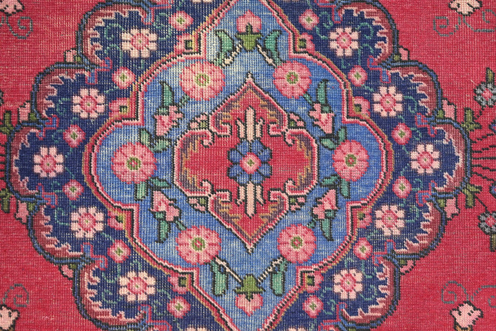 red Medium rug 4' 9" x 8' 10"