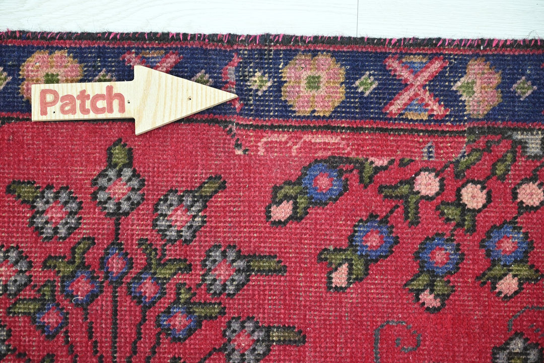 red Medium rug 4' 9" x 8' 10"