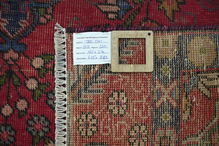 red Medium rug 4' 9" x 8' 10"