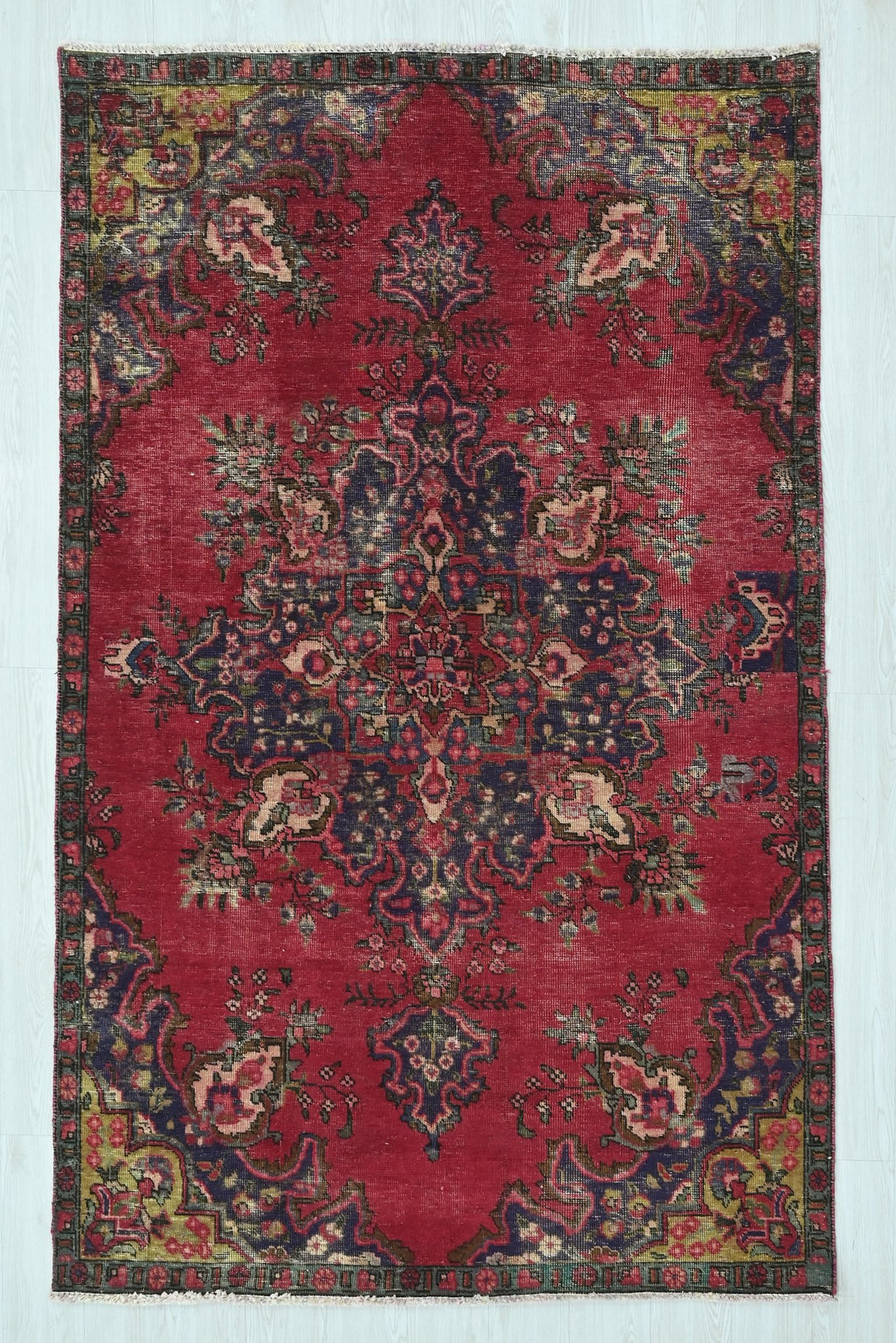 red Medium rug 4' 8" x 7' 10"