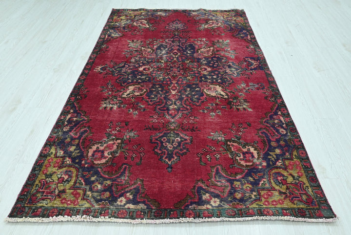 red Medium rug 4' 8" x 7' 10"
