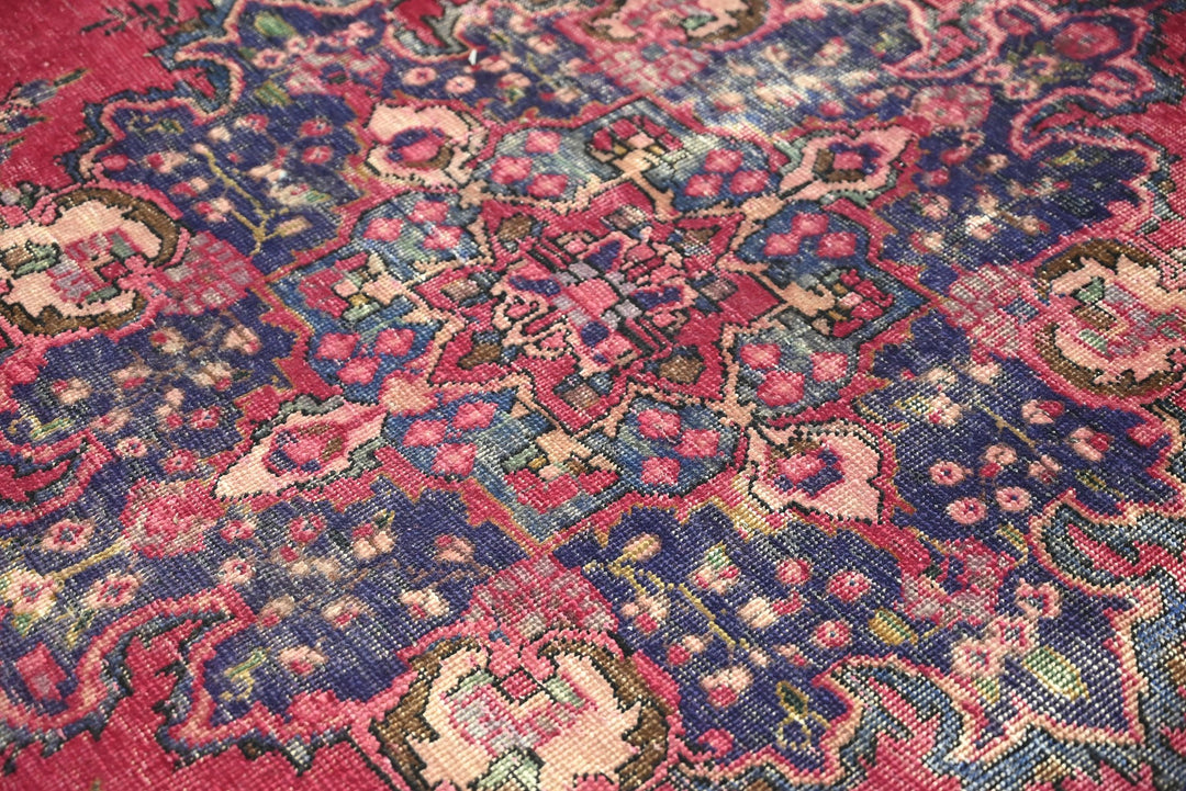 red Medium rug 4' 8" x 7' 10"