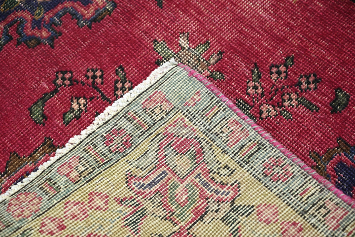 red Medium rug 4' 8" x 7' 10"