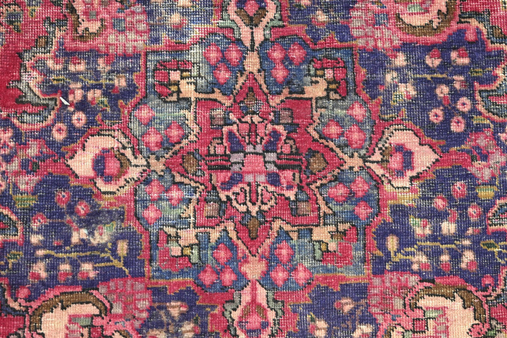red Medium rug 4' 8" x 7' 10"