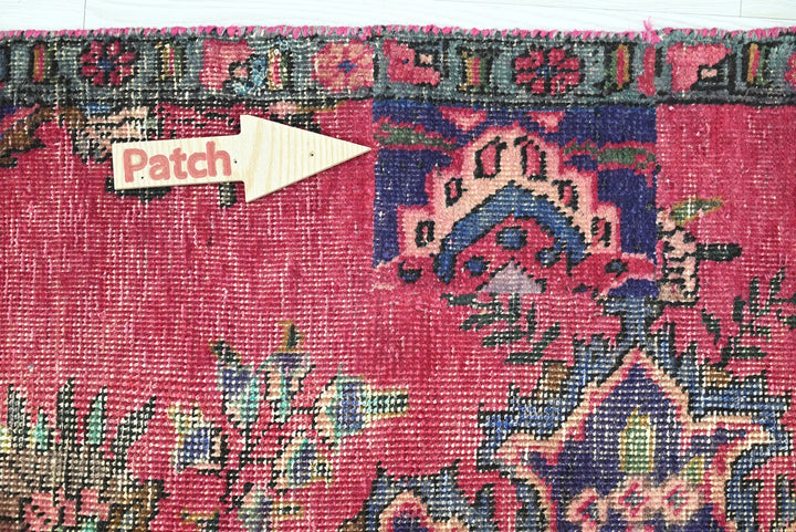 red Medium rug 4' 8" x 7' 10"