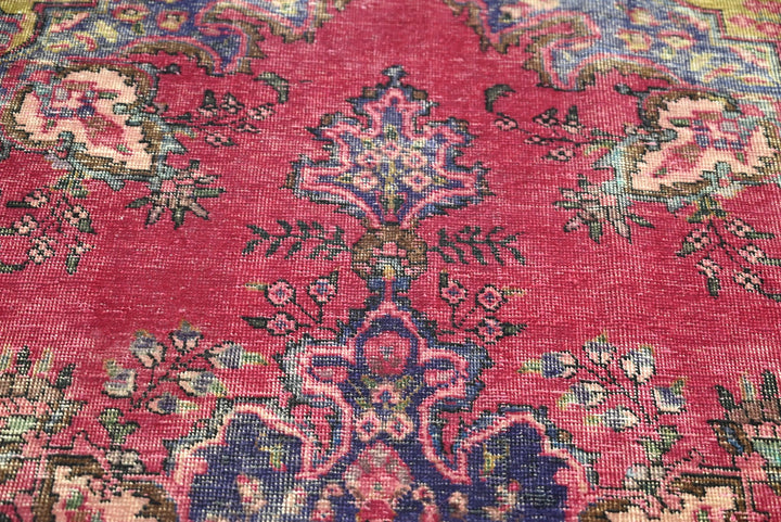 red Medium rug 4' 8" x 7' 10"