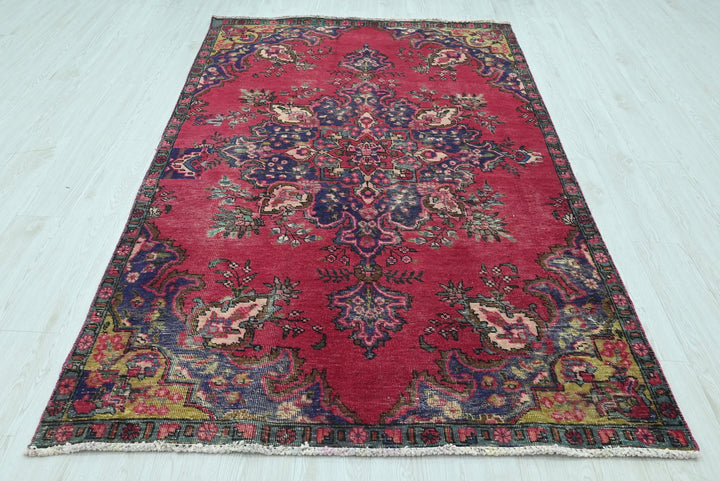 red Medium rug 4' 8" x 7' 10"