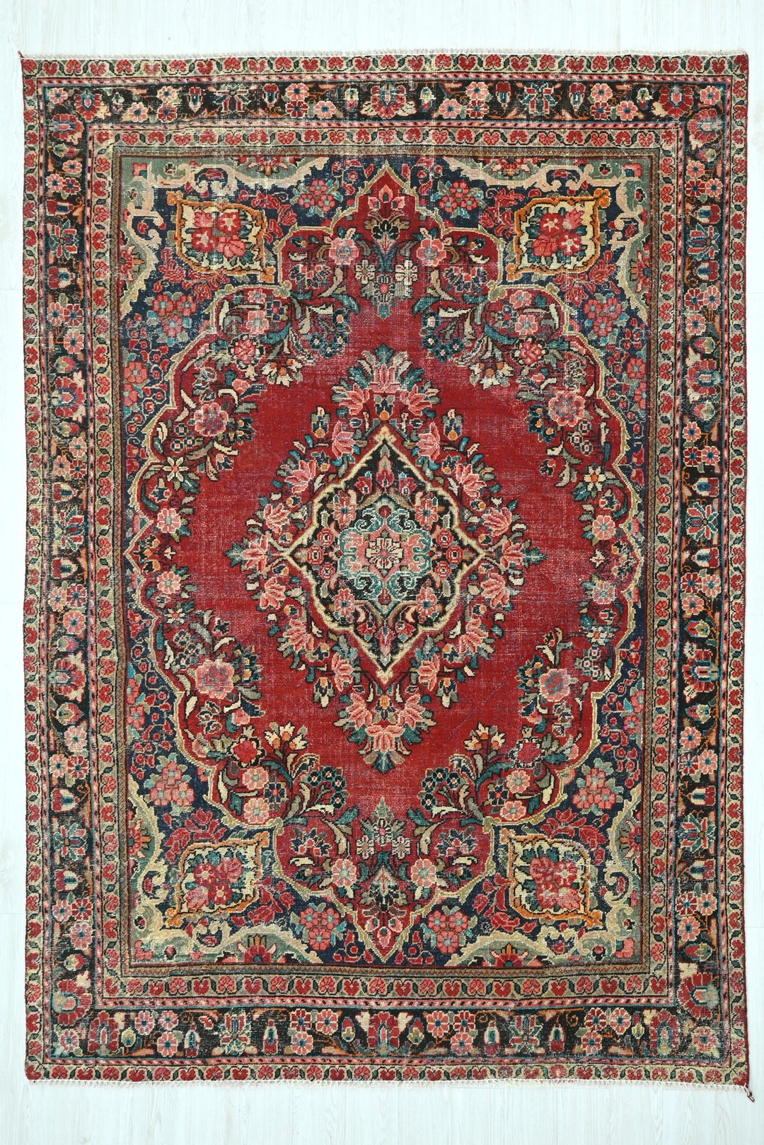 red Large rug 6' 9" x 9' 9"