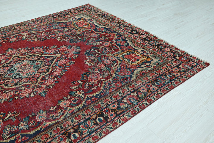 red Large rug 6' 9" x 9' 9"