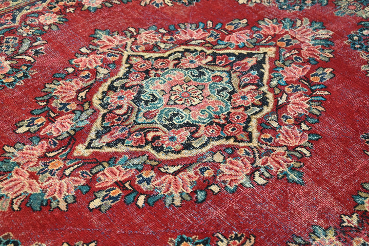 red Large rug 6' 9" x 9' 9"