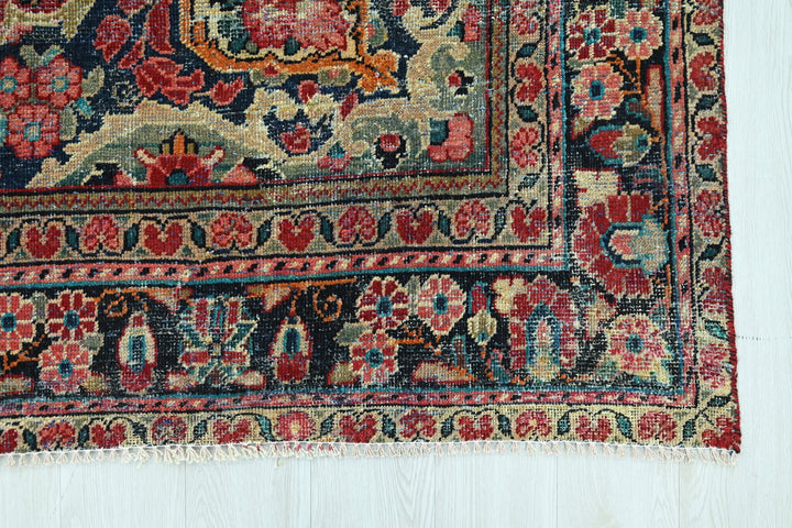 red Large rug 6' 9" x 9' 9"