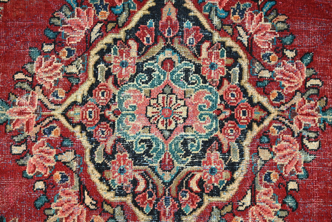red Large rug 6' 9" x 9' 9"