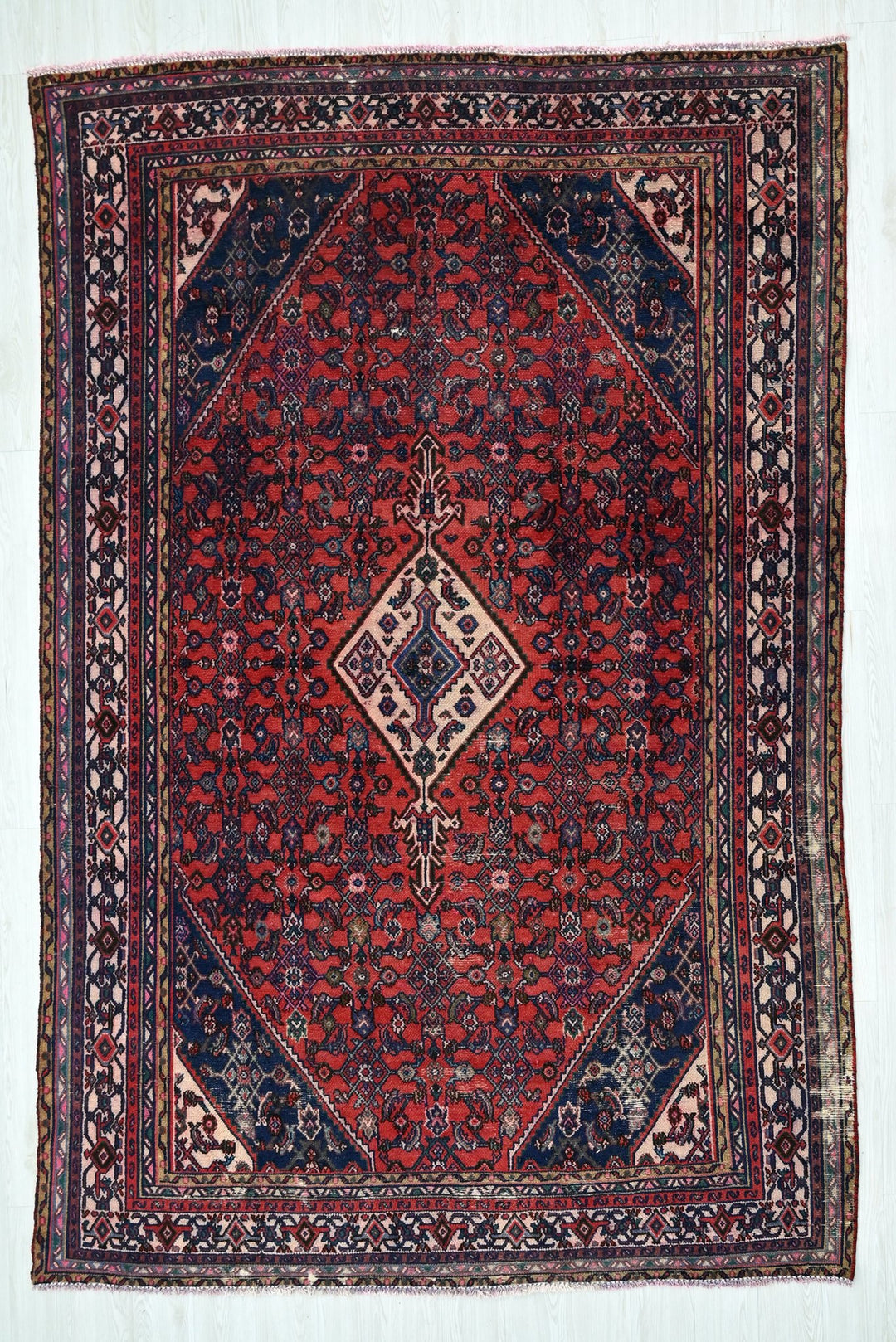red Large rug 6' 5" x 9' 8"