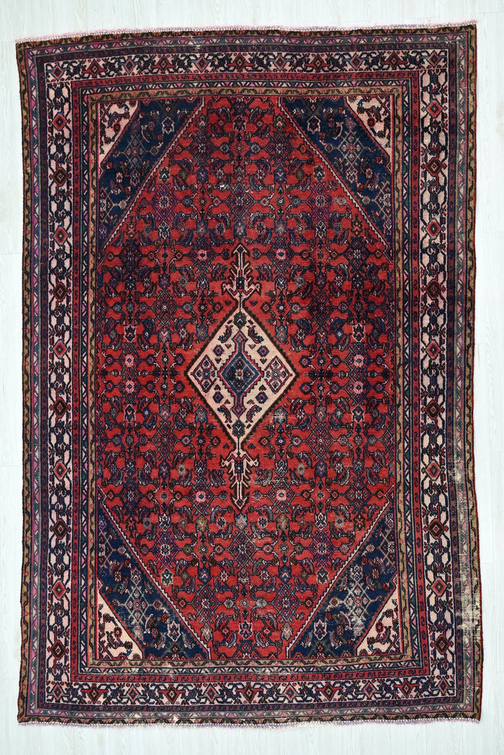 red Large rug 6' 5" x 9' 8"