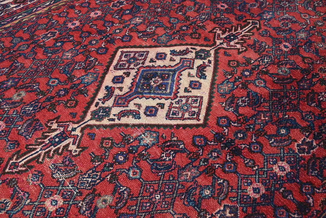 red Large rug 6' 5" x 9' 8"
