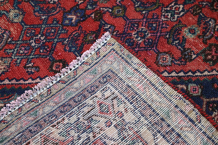 red Large rug 6' 5" x 9' 8"