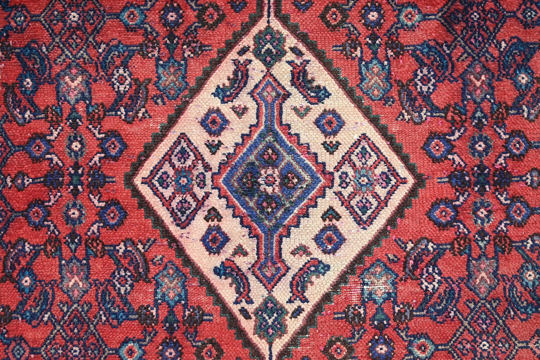 red Large rug 6' 5" x 9' 8"
