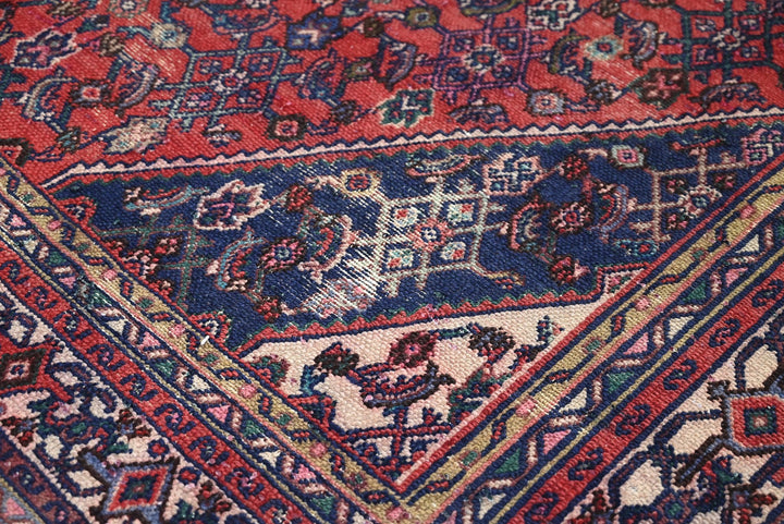 red Large rug 6' 5" x 9' 8"