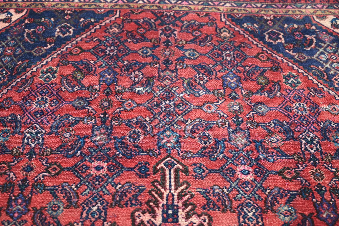 red Large rug 6' 5" x 9' 8"