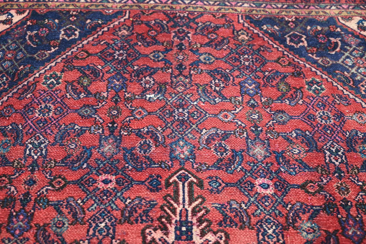 red Large rug 6' 5" x 9' 8"