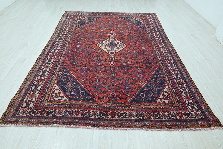 red Large rug 6' 5" x 9' 8"