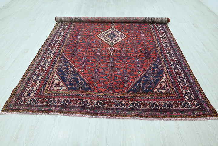red Large rug 6' 5" x 9' 8"