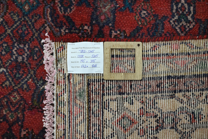 red Large rug 6' 5" x 9' 8"