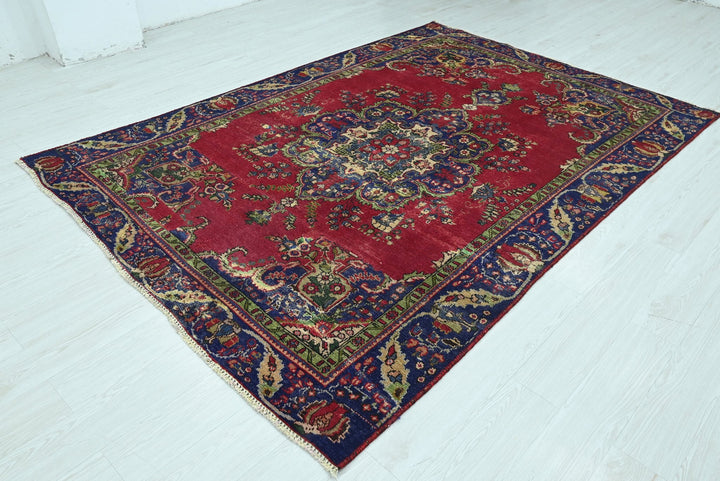 red Medium rug 6' 3" x 9' 1"