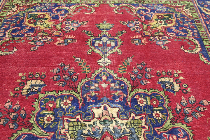 red Medium rug 6' 3" x 9' 1"