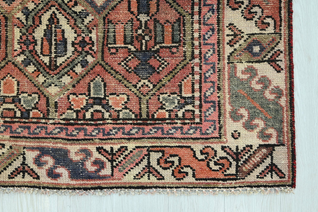 orange Medium rug 5' 10" x 9' 0"