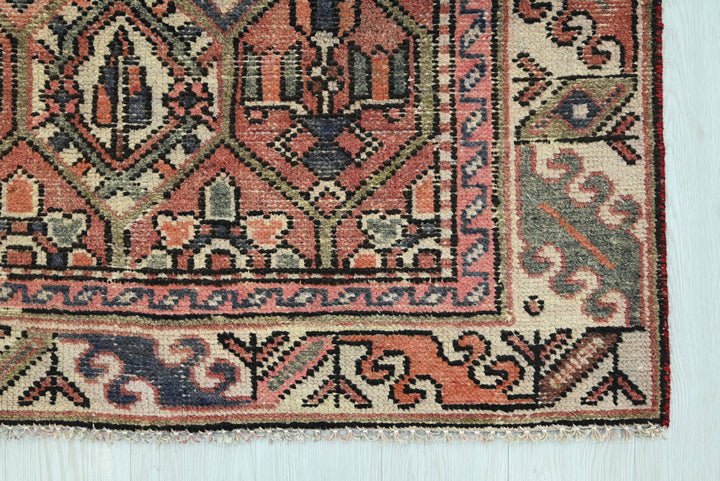 orange Medium rug 5' 10" x 9' 0"