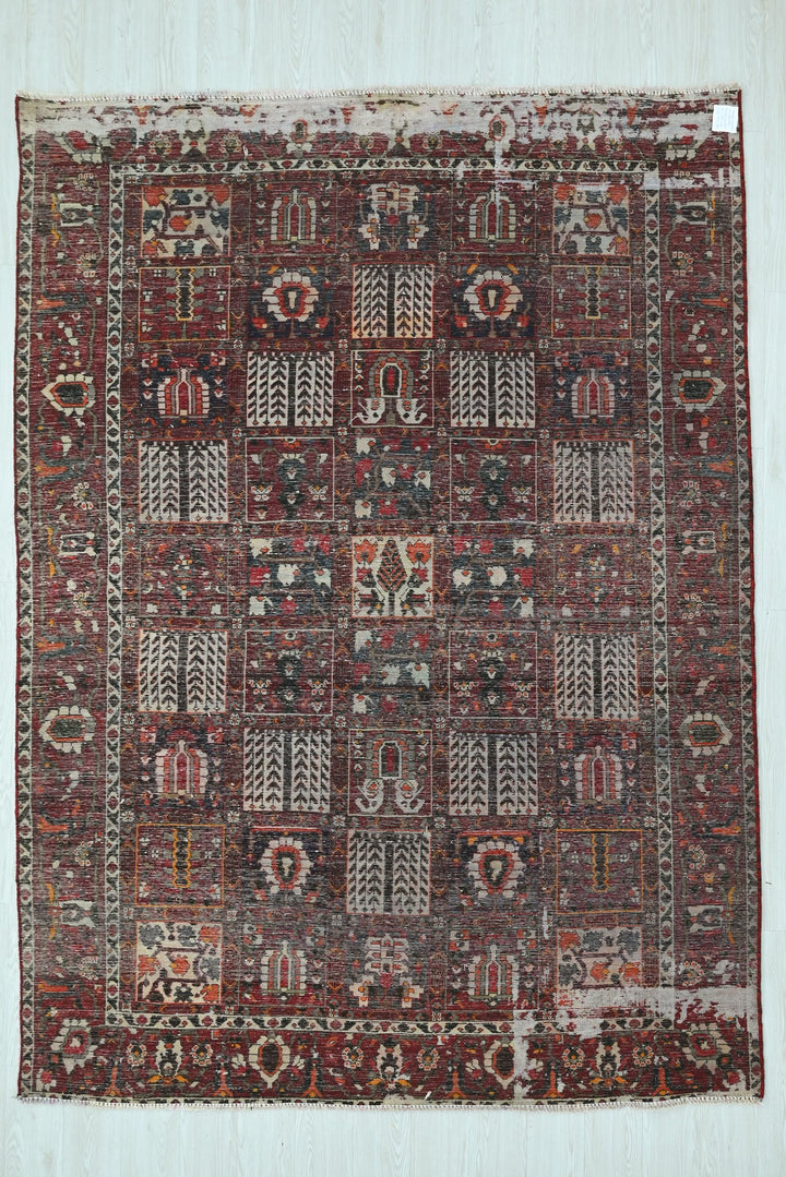 red Large rug 6' 5" x 9' 6"