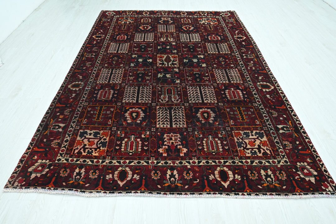 red Large rug 6' 5" x 9' 6"