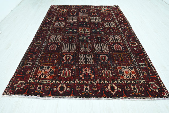 red Large rug 6' 5" x 9' 6"