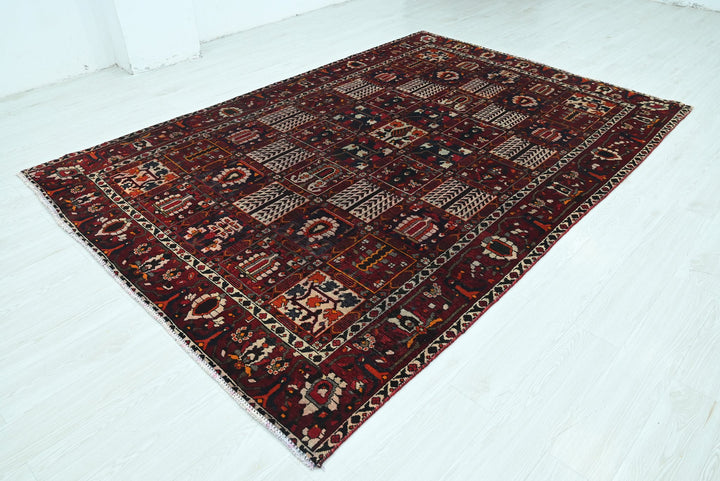 red Large rug 6' 5" x 9' 6"