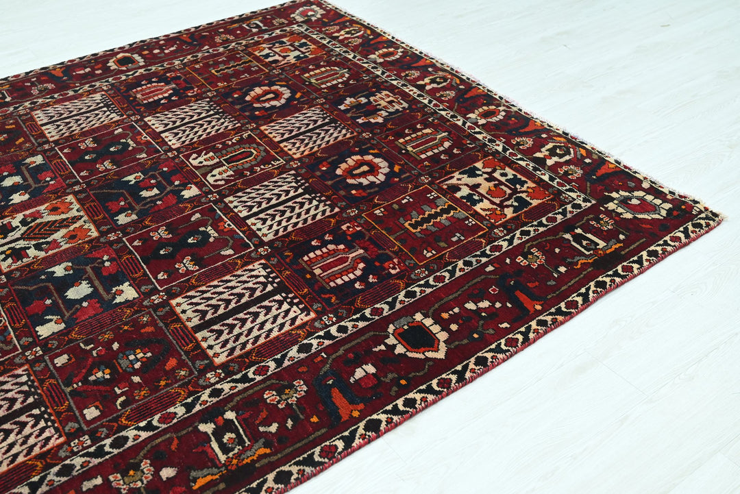 red Large rug 6' 5" x 9' 6"