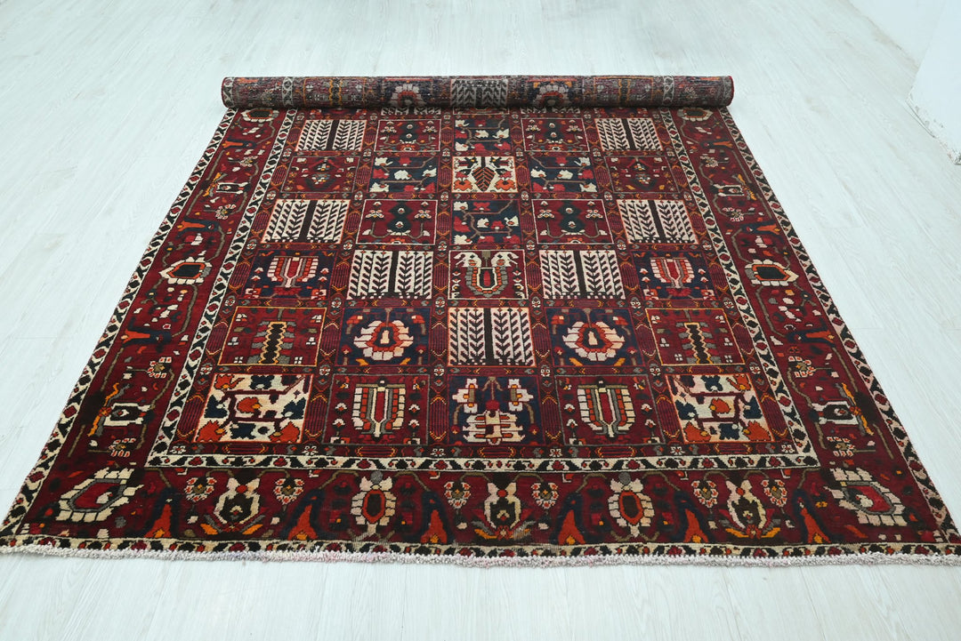 red Large rug 6' 5" x 9' 6"