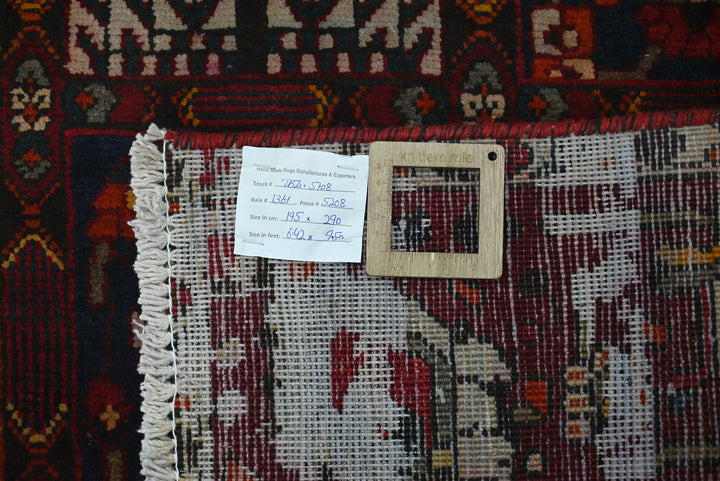 red Large rug 6' 5" x 9' 6"