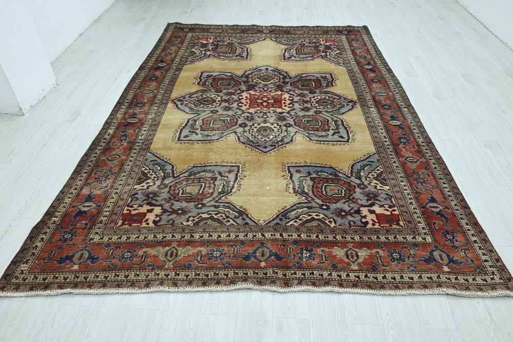 yellow Large rug 7' 7" x 10' 9"