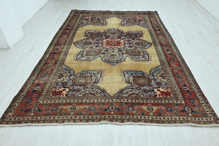 yellow Large rug 7' 7" x 10' 9"