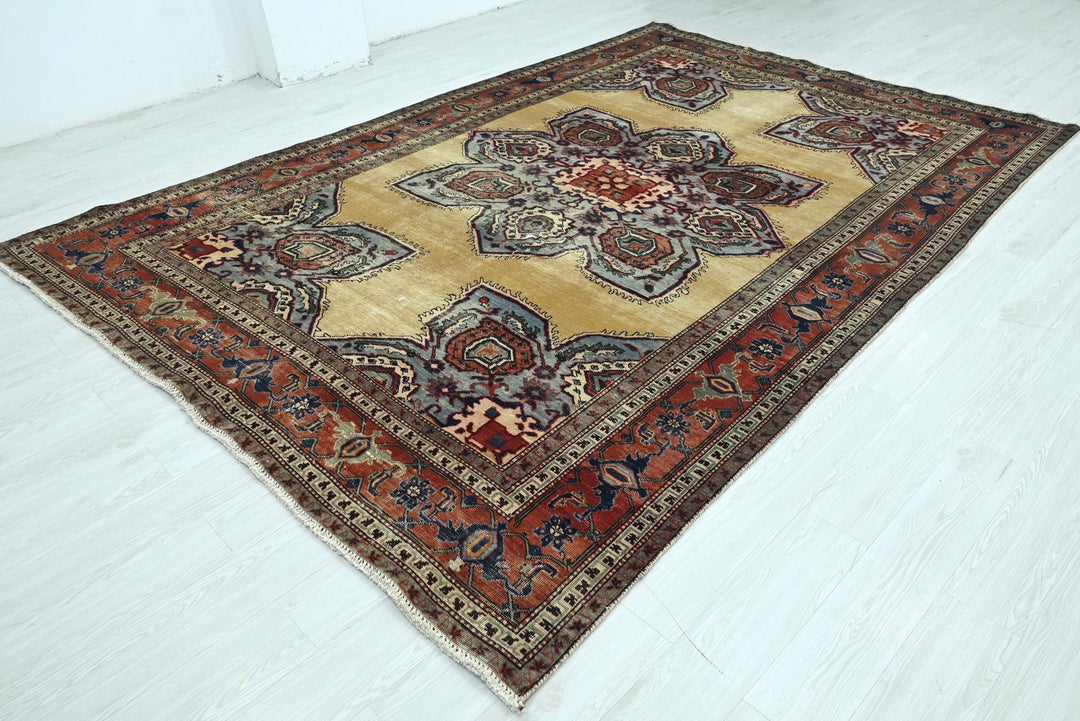yellow Large rug 7' 7" x 10' 9"