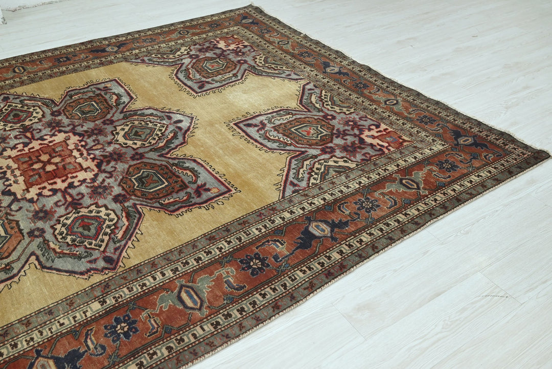 yellow Large rug 7' 7" x 10' 9"