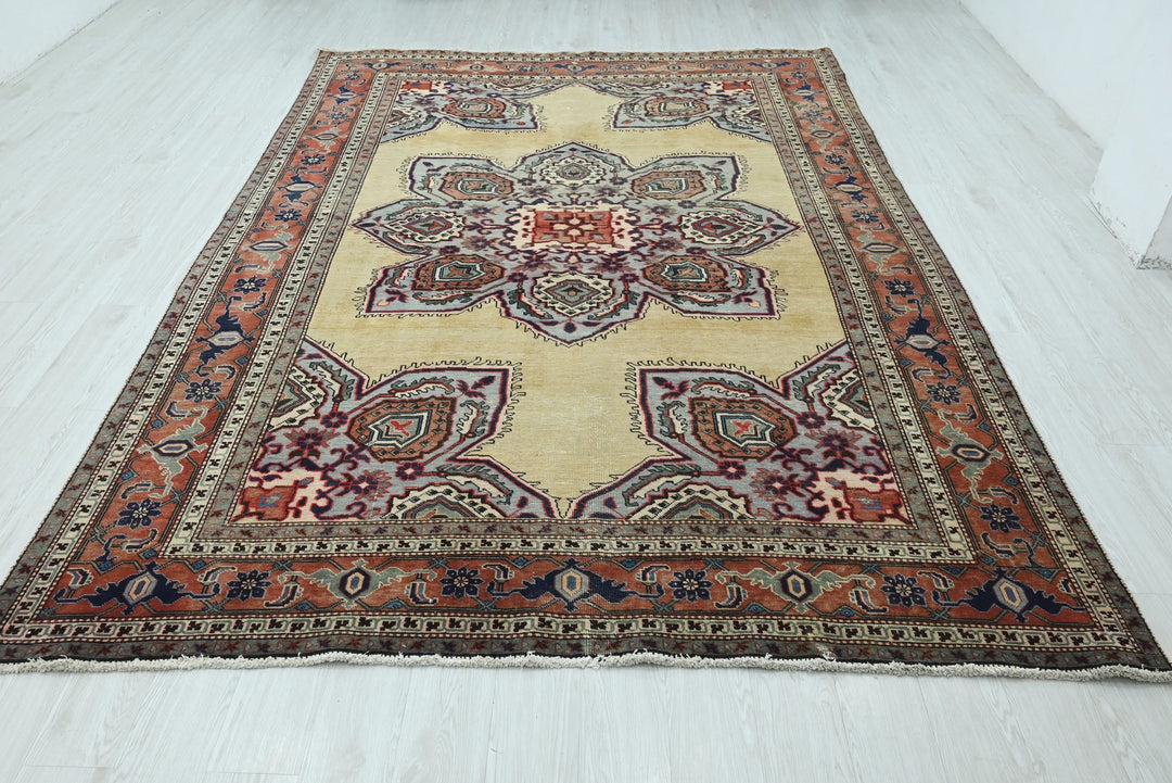 yellow Large rug 7' 7" x 10' 9"