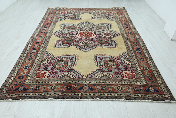 yellow Large rug 7' 7" x 10' 9"